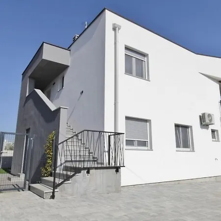 Apartmán With Parking Space Zambratija, Umag - 27230 Zambratija (Istria)