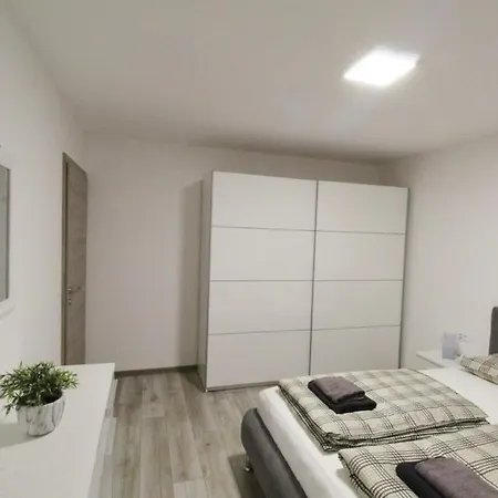 With Parking Space Zambratija, Umag - 27230 Apartmán Zambratija (Istria)